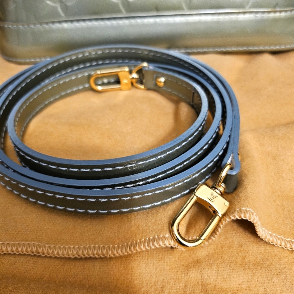 (SOLD)Authentic Louis Vuitton Vernis BB alma - Picture 6 of 12